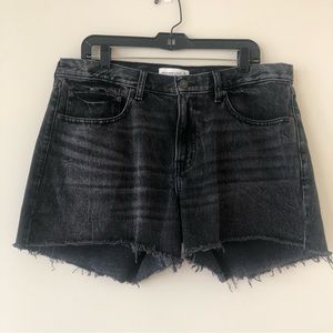 COPY - Abercrombie & Fitch mid rise boyfriend shorts black size 32